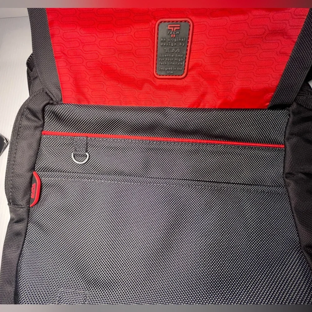 Tumi Vintage Rare “As New” Condition Messenger Shoulder/Crossbody Bag Unisex